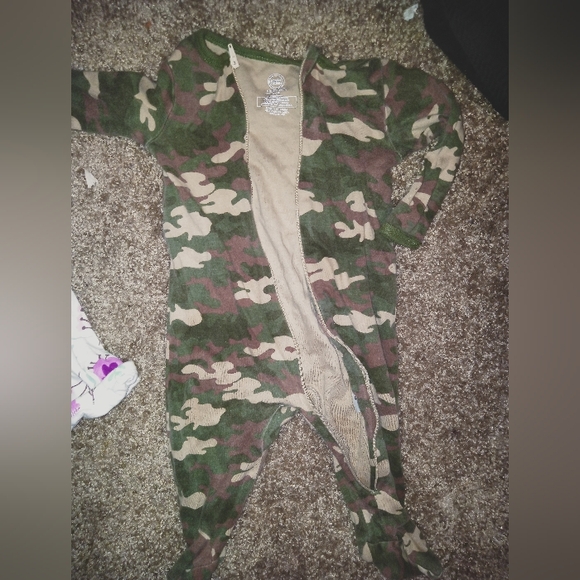 Baby girl sleep gown and pj's. - Picture 2 of 3